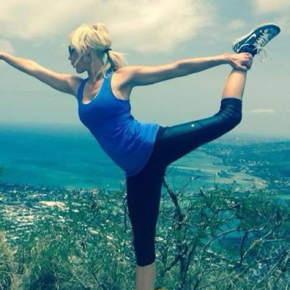 Lululemon Women’s Cropped Black Leggings with Cute Side pockets